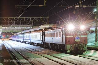 大館駅に停車する上りあけぼの