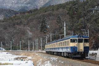 三つ峠〜寿を行く富士急行の電車