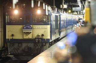 上野駅で発車時刻を待つあけぼの