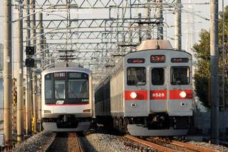 東武日光線を行く東急8500系
