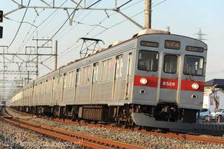 東武日光線を行く東急8500系