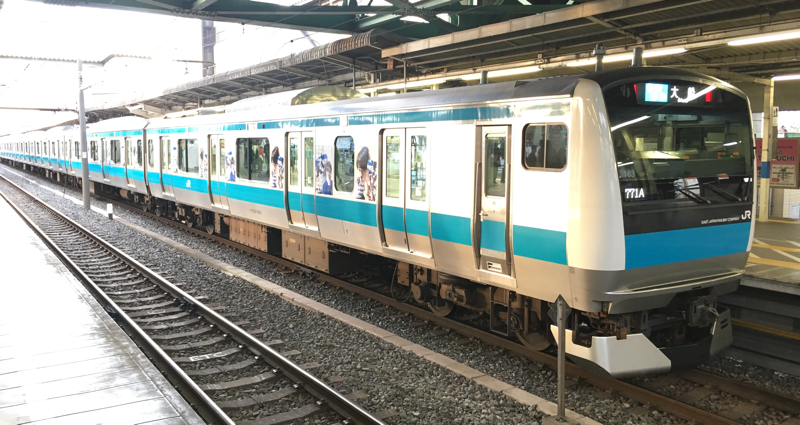 京浜東北E233系にラッピング編成: 臨zawa混合列車