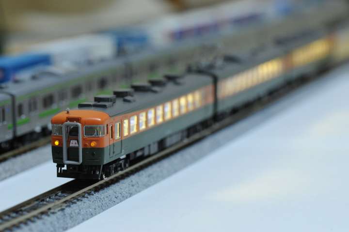 KATO・Nゲージ１６５系旧製品に室内灯を: 臨zawa混合列車